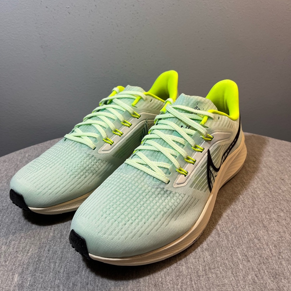 Nike Air Zoom Pegasus 39 Barely Green Running Men's Shoe Size 10.5 DH4071-301